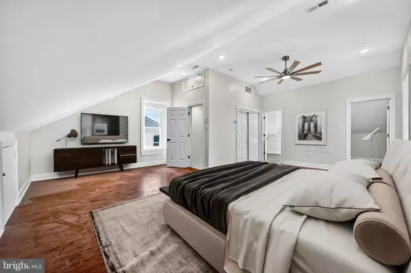 Philadelphia, PA 19128,452 GREEN LN