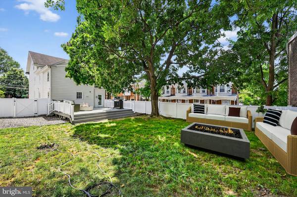 Philadelphia, PA 19128,452 GREEN LN