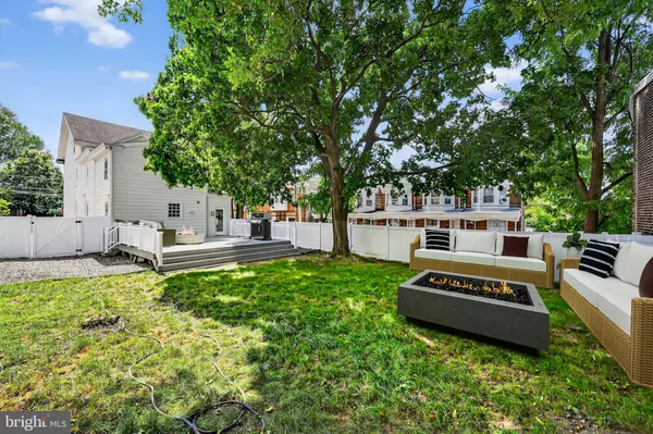 Philadelphia, PA 19128,452 GREEN LN