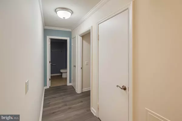 Gaithersburg, MD 20879,18324 STREAMSIDE DR #102