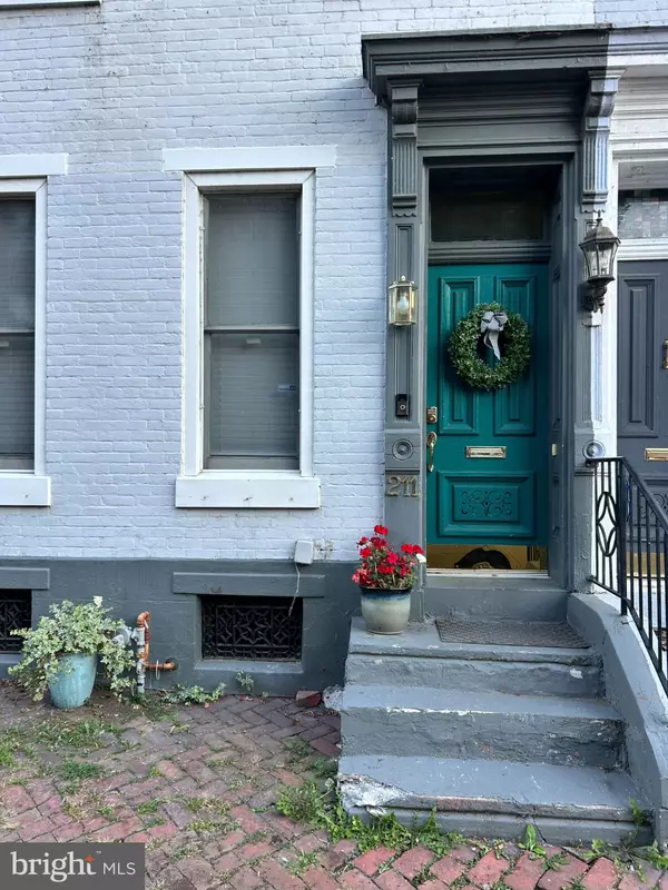 Harrisburg, PA 17102,211 CUMBERLAND ST