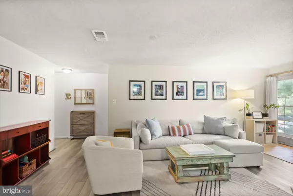 Fairfax, VA 22033,12116 GREENWAY CT #202