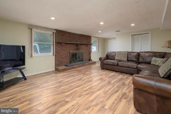 Maple Shade, NJ 08052,621 S FORKLANDING RD