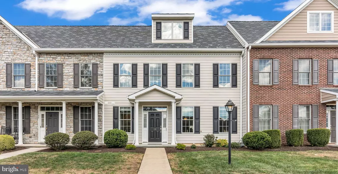 16 JAMESTOWN SQ, Mechanicsburg, PA 17050