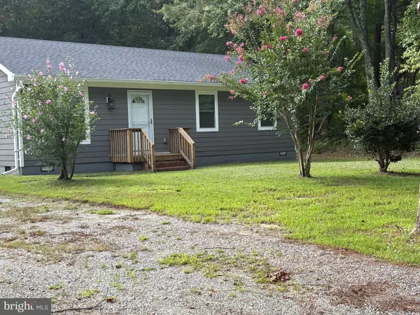 10665 FARYS MILL RD, Gloucester, VA 23061