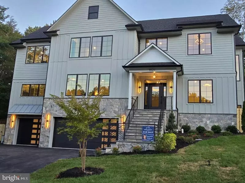 9621 LOCUST HILL DR, Great Falls, VA 22066