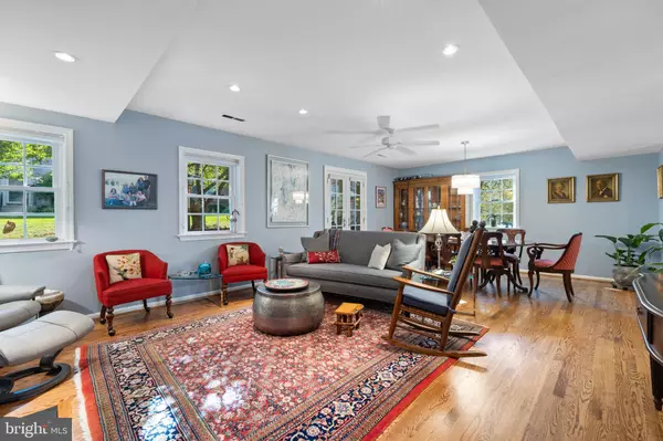 Chevy Chase, MD 20815,4866 CHEVY CHASE DR #140