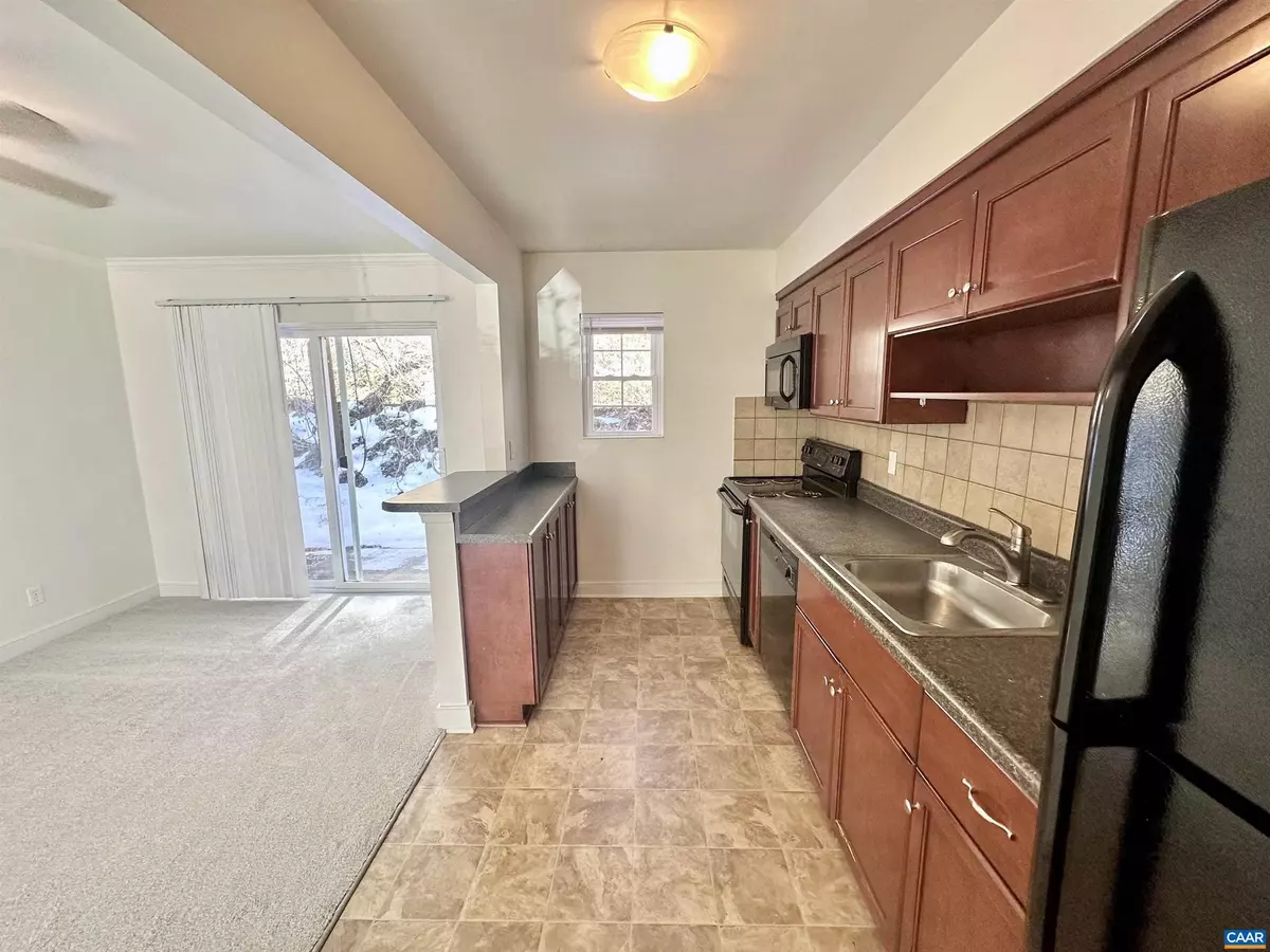 Charlottesville, VA 22901,890 FOUNTAIN CT #MULTIPLE UNITS