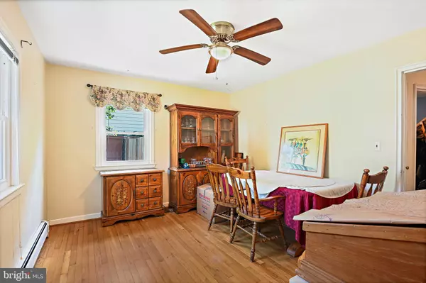 Arlington, VA 22207,6404 27TH ST N