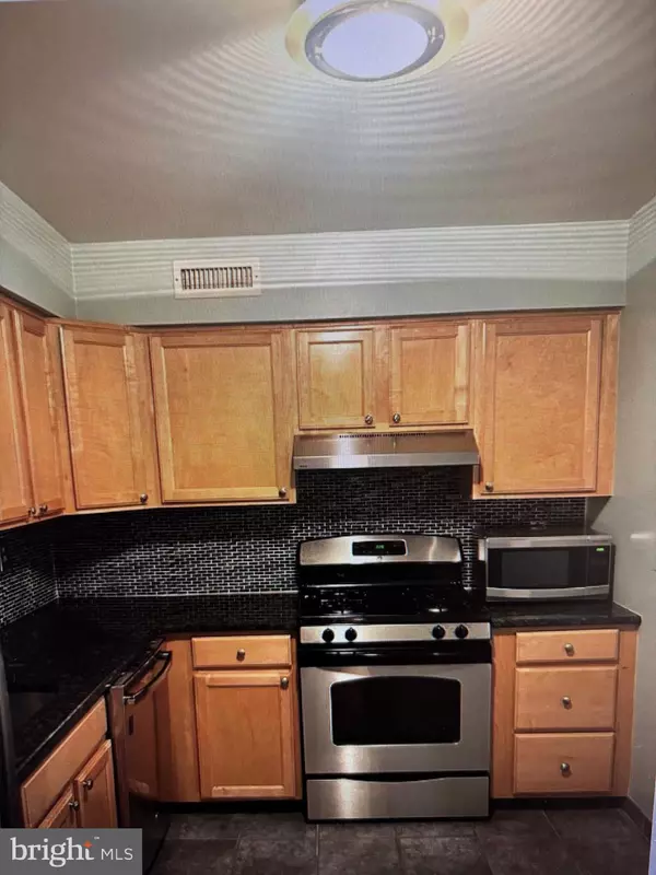 Philadelphia, PA 19114,50301 DELAIRE LANDING RD #301