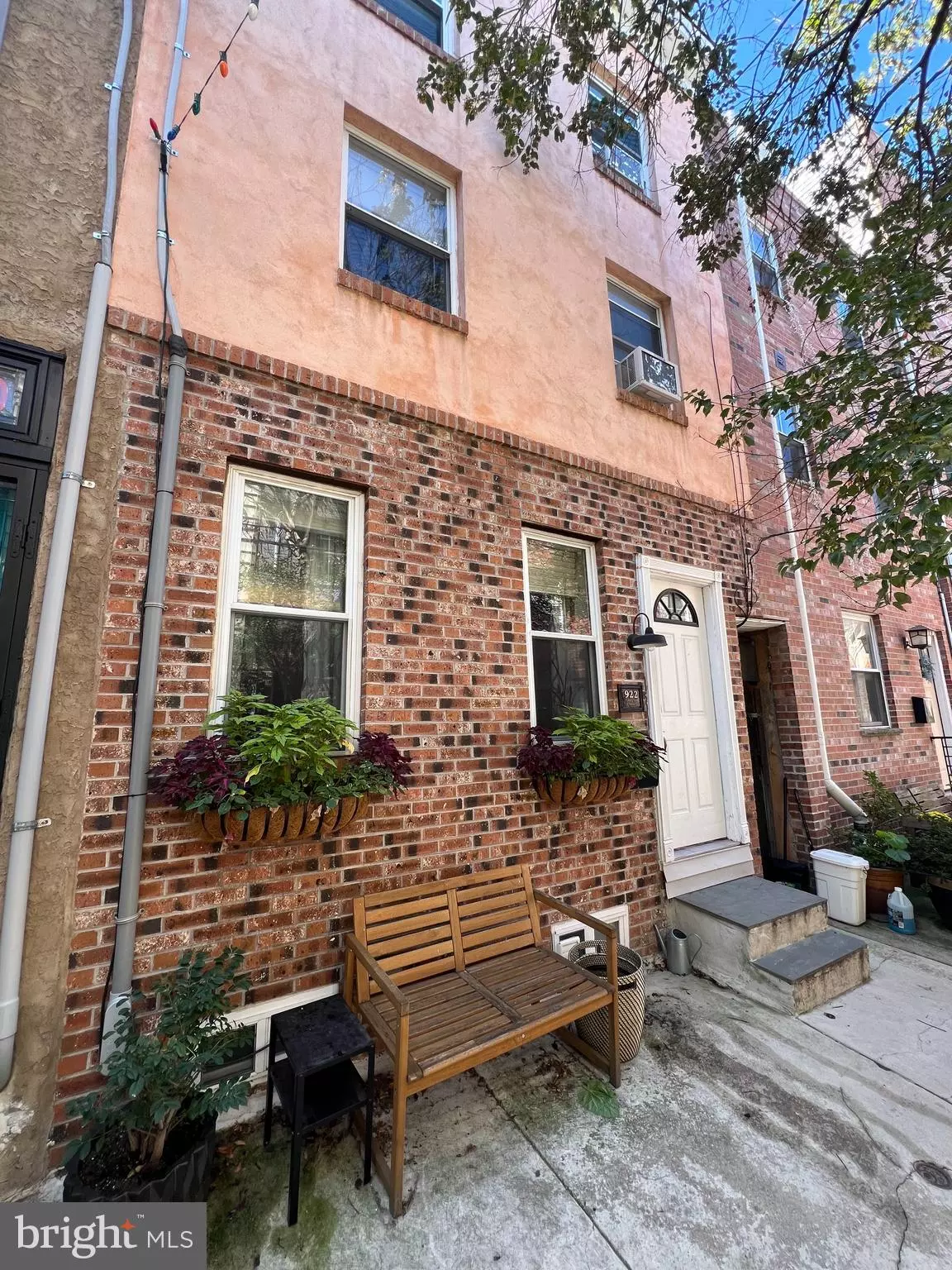 Philadelphia, PA 19147,922 LEAGUE ST