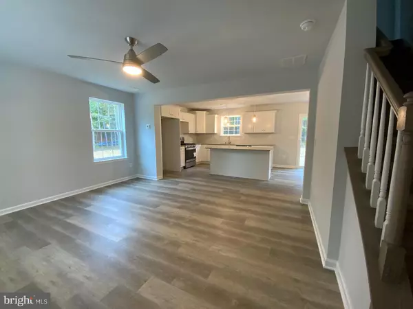 Williamstown, NJ 08094,1021 EVERGREEN LN