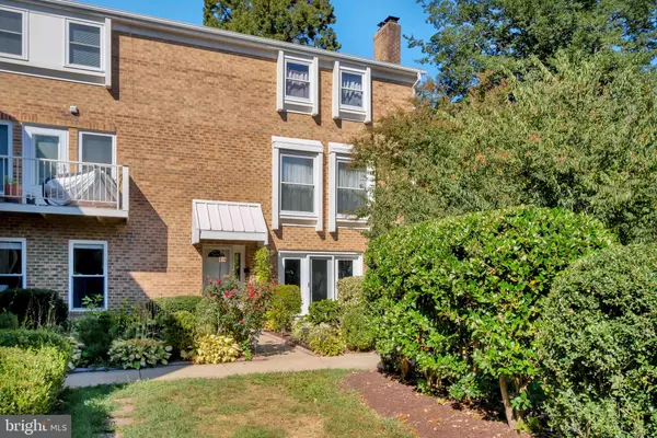 3680 PERSIMMON CIR, Fairfax, VA 22031