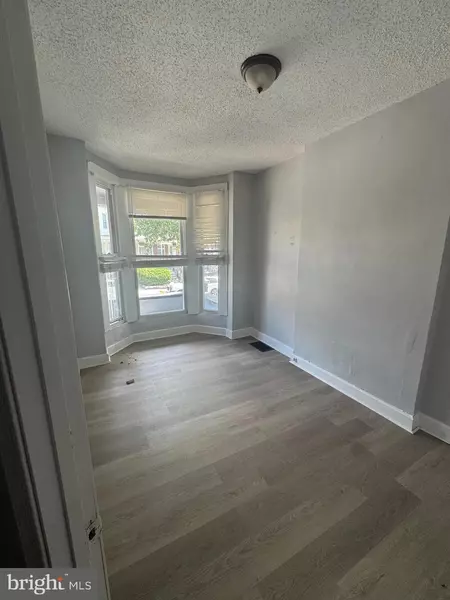 2902 W MOSHER ST, Baltimore, MD 21216