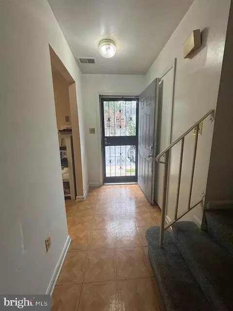 Capitol Heights, MD 20743,5404 INGLEBORO CT