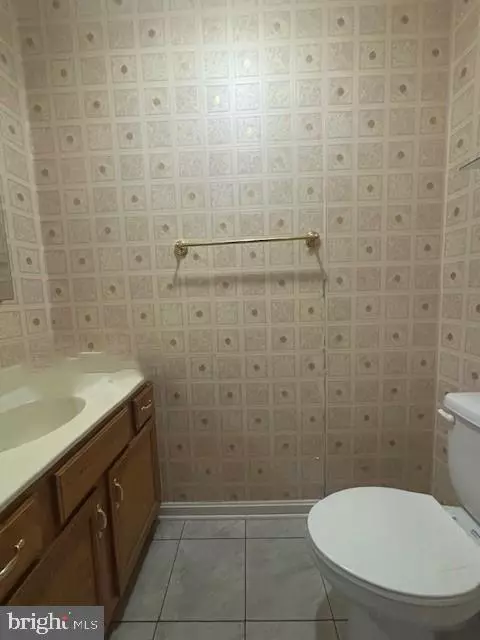 Capitol Heights, MD 20743,5404 INGLEBORO CT