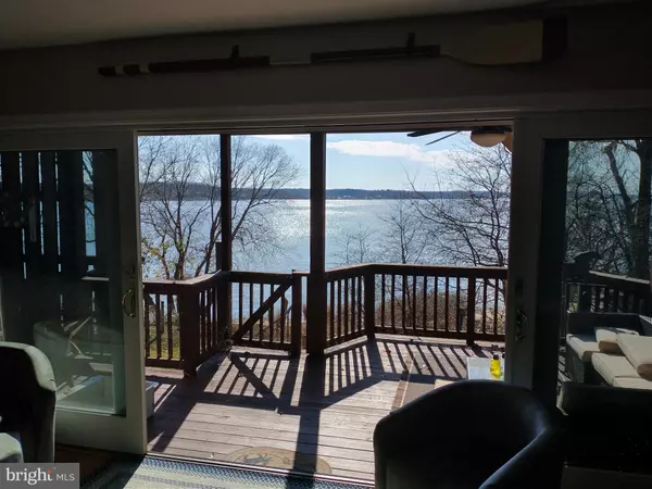 North East, MD 21901,37 NE ISLE DR