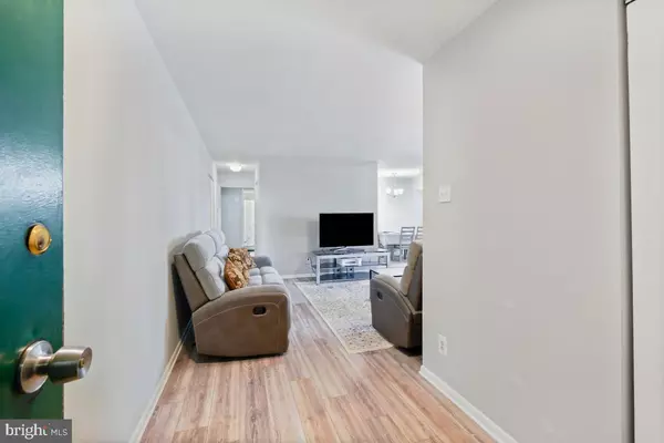 Springfield, VA 22150,7096 SPRING GARDEN DR #104