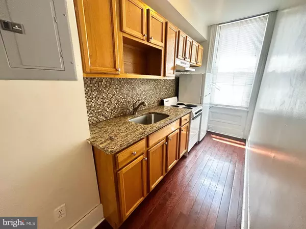 Philadelphia, PA 19121,1819 W OXFORD ST #4