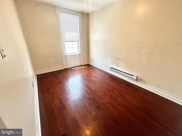 Philadelphia, PA 19121,1819 W OXFORD ST #4