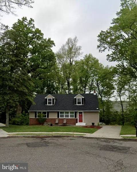 6 CYPRESS CIR, West Deptford, NJ 08096