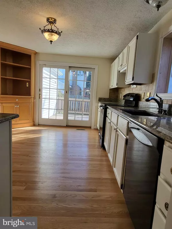 Leesburg, VA 20176,805 CATTAIL LN NE