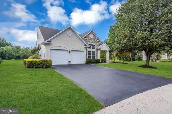 21 BUCKINGHAM DR, Pennington, NJ 08534