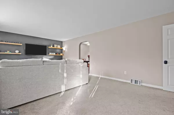 Huntingdon Valley, PA 19006,111 BEECHWOOD DR