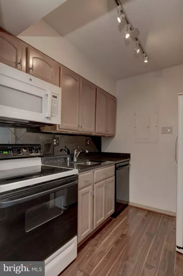 Mclean, VA 22102,1808 OLD MEADOW RD #1016