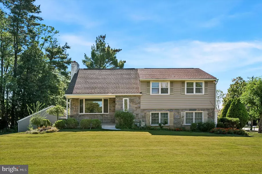 898 CRESTLINE DR, Blue Bell, PA 19422