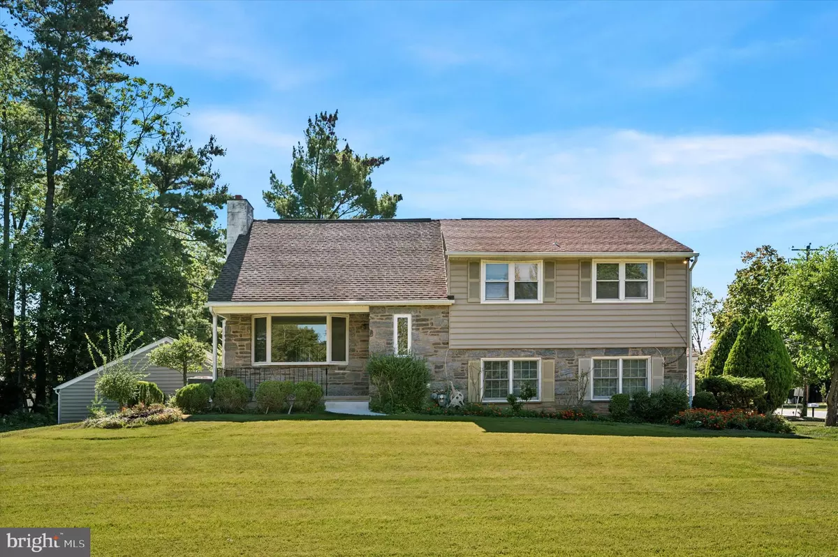 Blue Bell, PA 19422,898 CRESTLINE DR