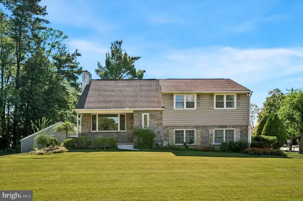 898 CRESTLINE DR, Blue Bell, PA 19422