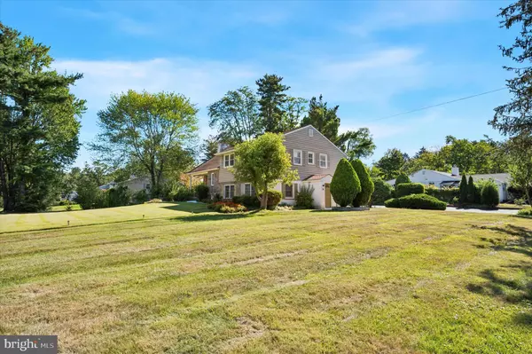 Blue Bell, PA 19422,898 CRESTLINE DR