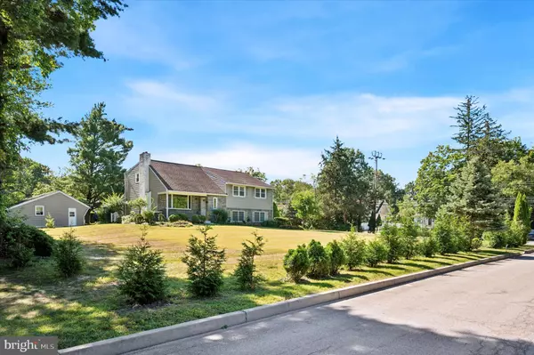 Blue Bell, PA 19422,898 CRESTLINE DR