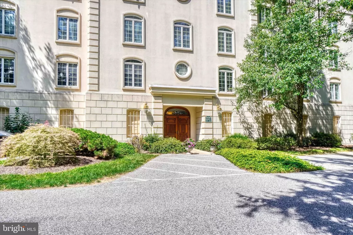 York, PA 17403,2025 QUEEN ST S #231