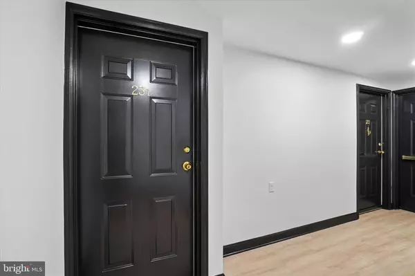 York, PA 17403,2025 QUEEN ST S #231