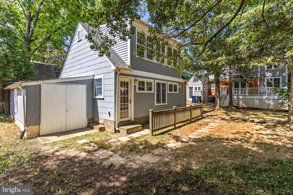 Arlington, VA 22207,4612 24TH ST N