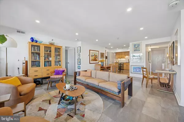 Philadelphia, PA 19106,3 N CHRIS COLUMBUS BLVD #MD303