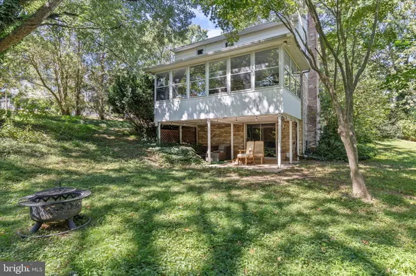 8 REDWOOD PLACE, Camp Hill, PA 17011