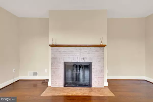 Arlington, VA 22202,805 31ST ST S