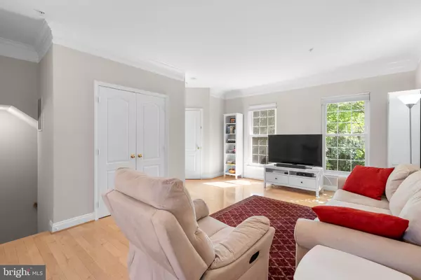 Rockville, MD 20850,215 POPLAR SPRING RD