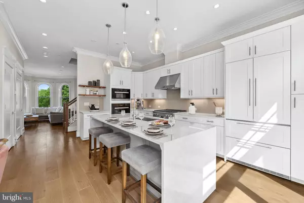 1117 E ABINGDON DR #ELEVATOR, Alexandria, VA 22314