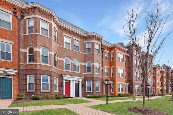 1117 E ABINGDON DR #ELEVATOR, Alexandria, VA 22314