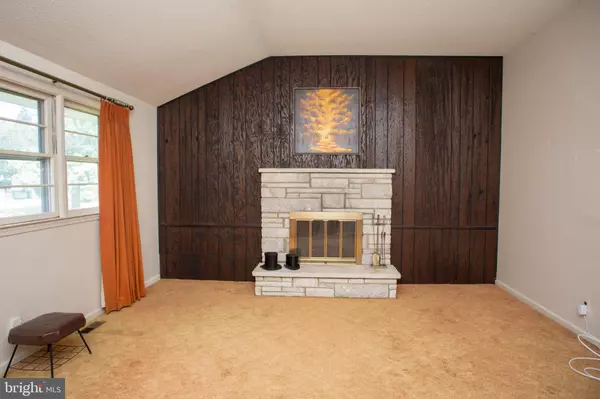 West Deptford, NJ 08096,71 PLEASANT VALLEY