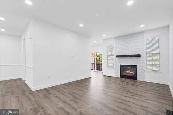 West Deptford, NJ 08086,1091 BUCKINGHAM DR