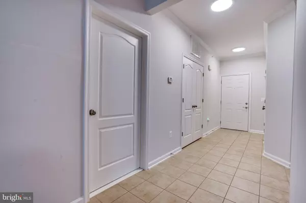 Aldie, VA 20105,24636 WOOLLY MAMMOTH TER #401