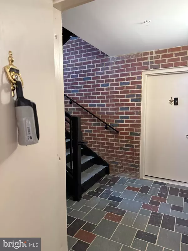 Gaithersburg, MD 20878,828 QUINCE ORCHARD BLVD #P-2