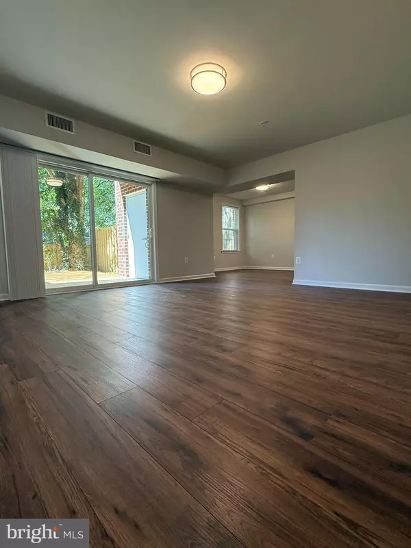 Gaithersburg, MD 20878,828 QUINCE ORCHARD BLVD #P-2