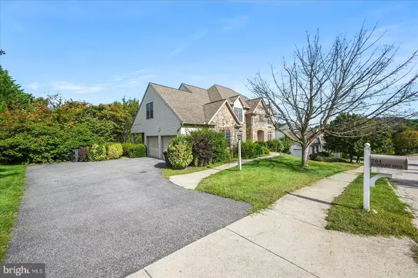 York, PA 17402,704 GODDARD DR