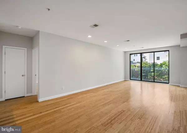 Philadelphia, PA 19123,934-50 N 3RD ST #205
